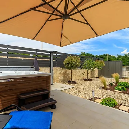 Apartment Sabena With Private Whirlpool Porec