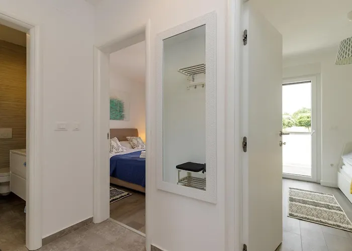 Апартаменти Sabena With Private Whirlpool *