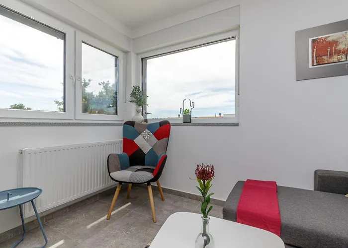 Sabena With Private Whirlpool 波雷奇