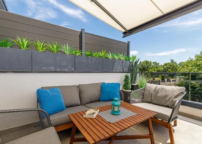 Sabena With Private Whirlpool Apartman